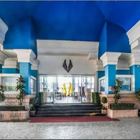 Royal Palms Hotel Bombay Exterior foto