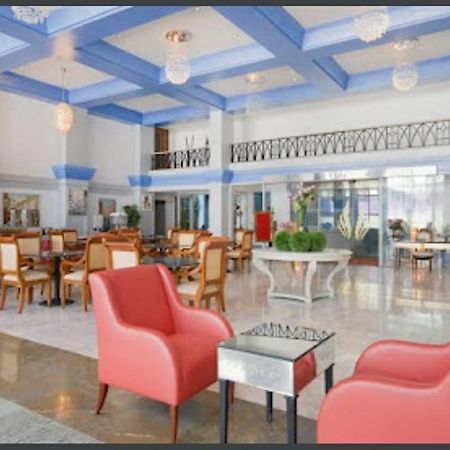 Royal Palms Hotel Bombay Exterior foto