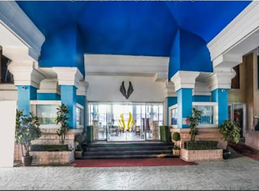 Royal Palms Hotel Bombay Exterior foto