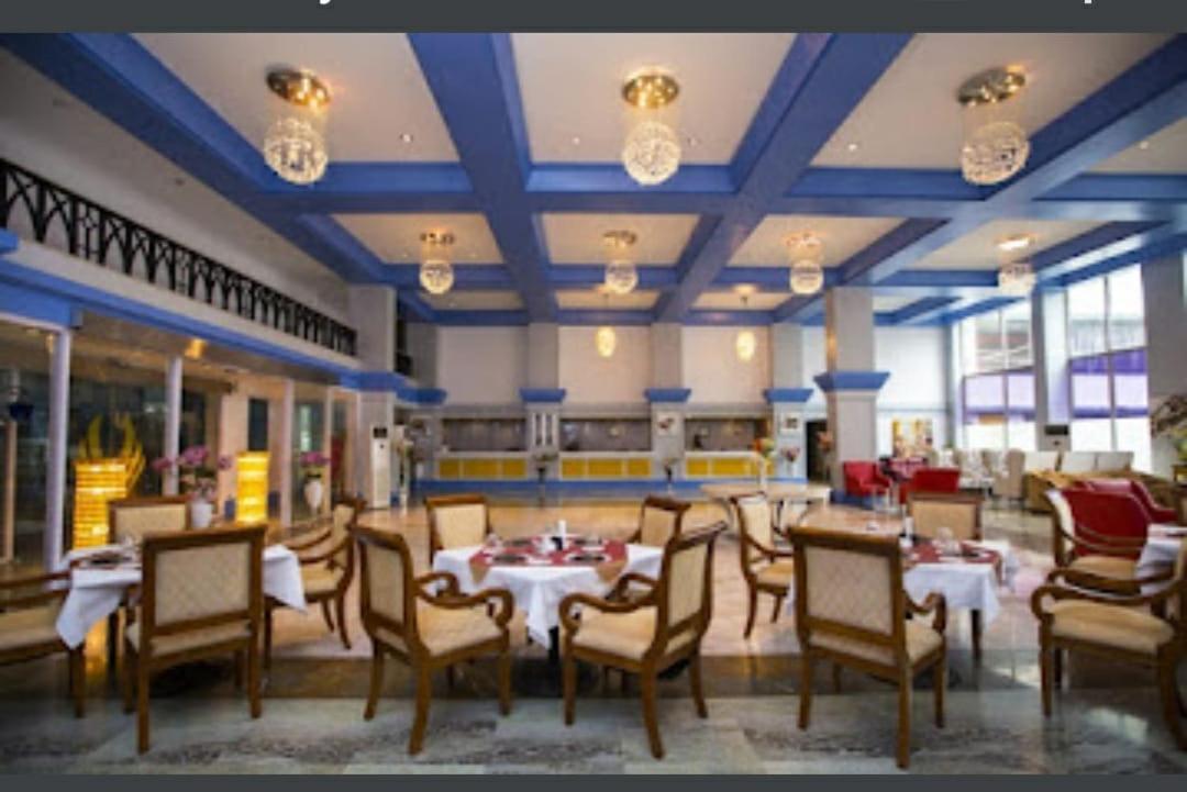 Royal Palms Hotel Bombay Exterior foto