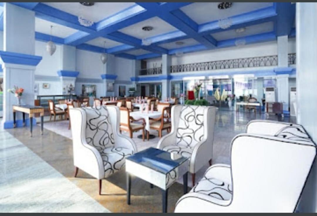 Royal Palms Hotel Bombay Exterior foto